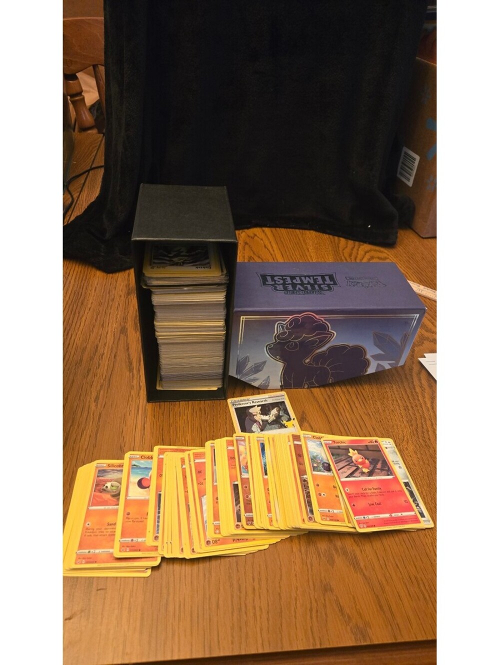 Pokémon Trading Card Game 400+ Card Lot with Vulpix Collector's Box